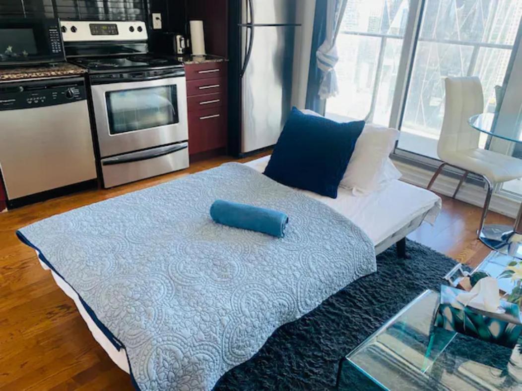 Gorgeous 1Br W/Parking Across The Scotiabank Arena Apartment Toronto Exterior foto