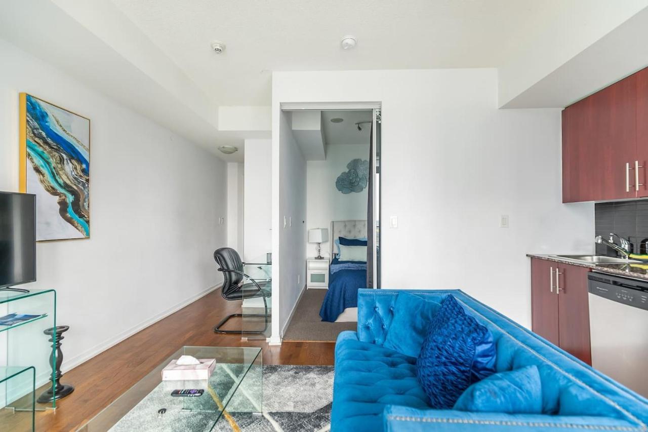 Gorgeous 1Br W/Parking Across The Scotiabank Arena Apartment Toronto Exterior foto