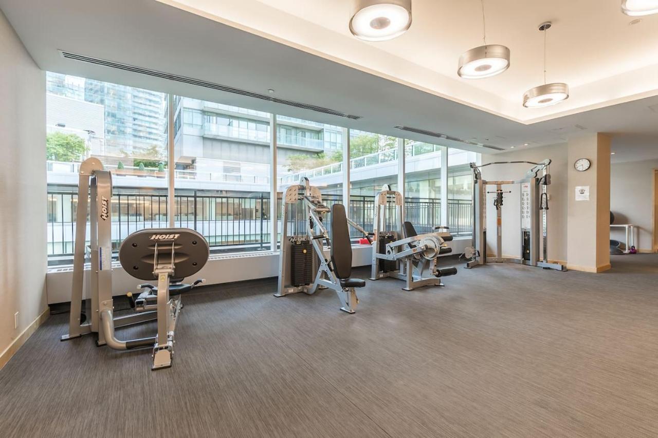 Gorgeous 1Br W/Parking Across The Scotiabank Arena Apartment Toronto Exterior foto