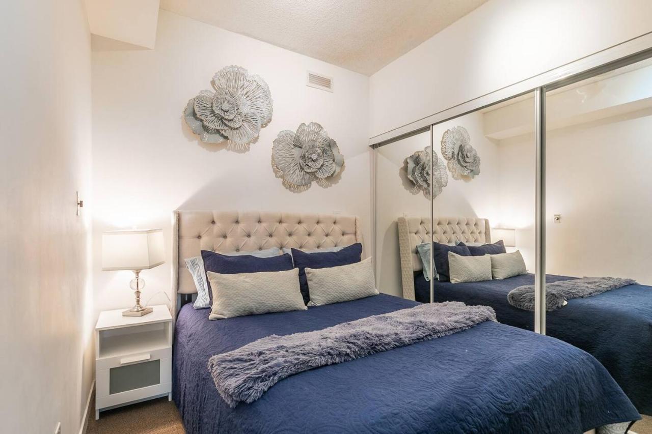 Gorgeous 1Br W/Parking Across The Scotiabank Arena Apartment Toronto Exterior foto
