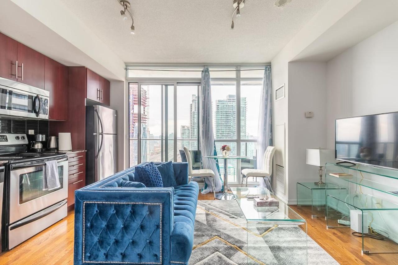 Gorgeous 1Br W/Parking Across The Scotiabank Arena Apartment Toronto Exterior foto
