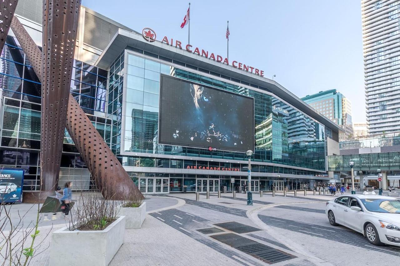 Gorgeous 1Br W/Parking Across The Scotiabank Arena Apartment Toronto Exterior foto