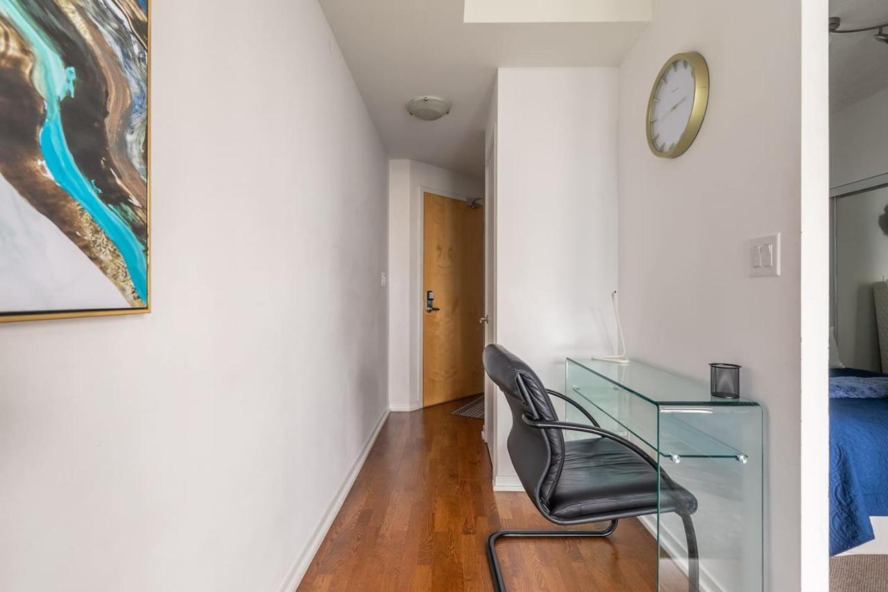 Gorgeous 1Br W/Parking Across The Scotiabank Arena Apartment Toronto Exterior foto